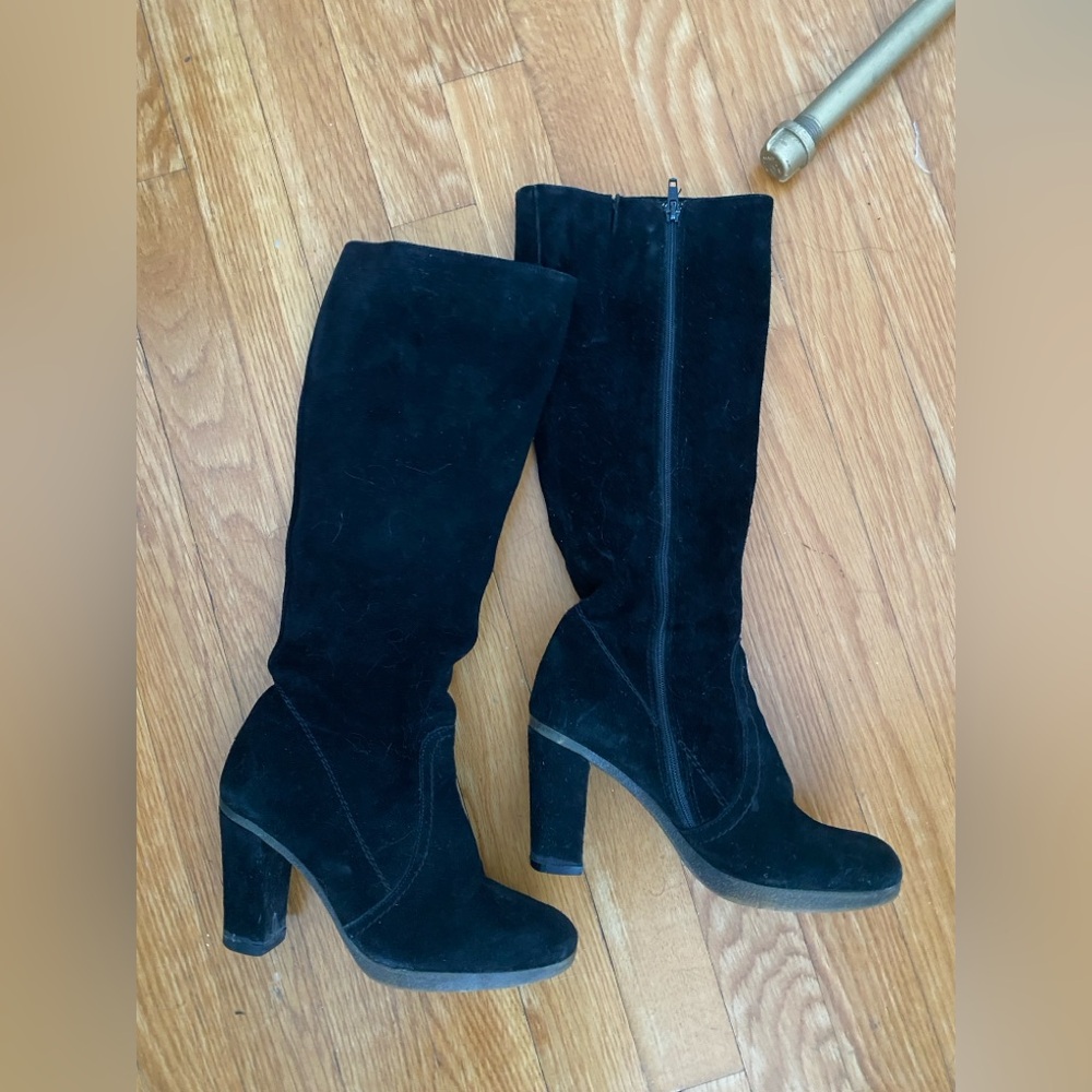 Black suede knee-high boots #kneehighboots